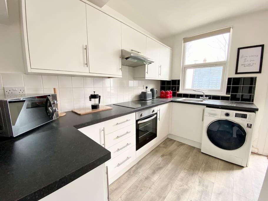 Charming Seaside Cottage In Leigh-On-Sea Саутенд-он-Си Экстерьер фото