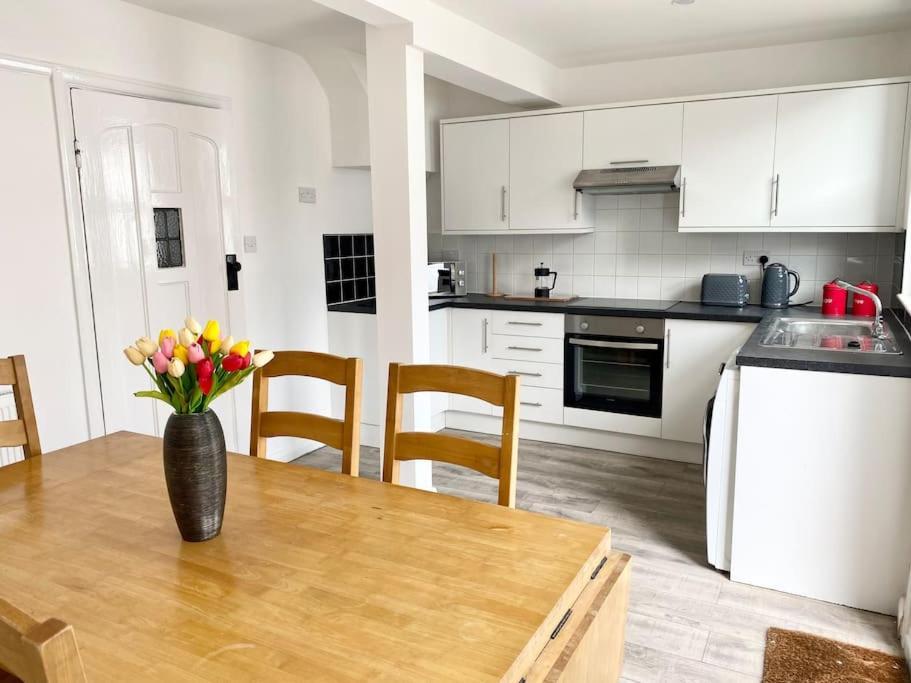 Charming Seaside Cottage In Leigh-On-Sea Саутенд-он-Си Экстерьер фото